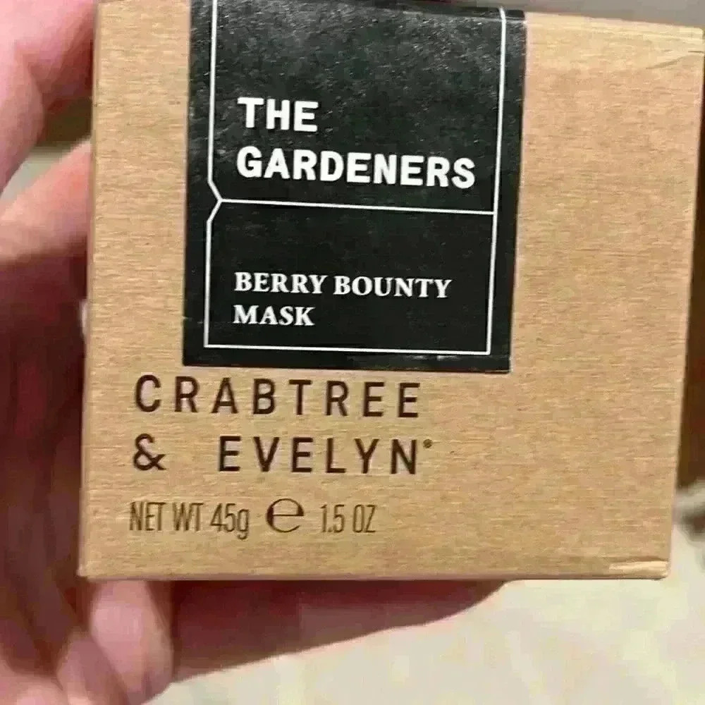 Crabtree and Evelyn the gardeners Berry bounty mask